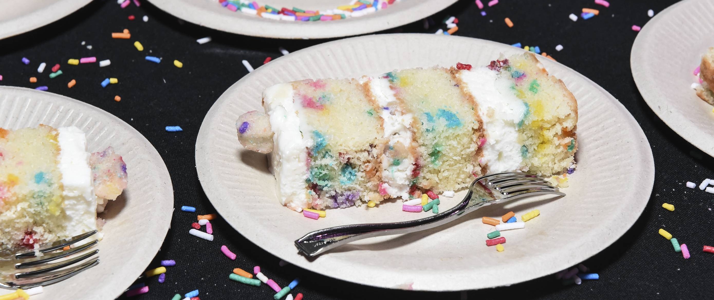 Pink LV Birthday Cake cake flavor-Vanilla buttercream with cookies