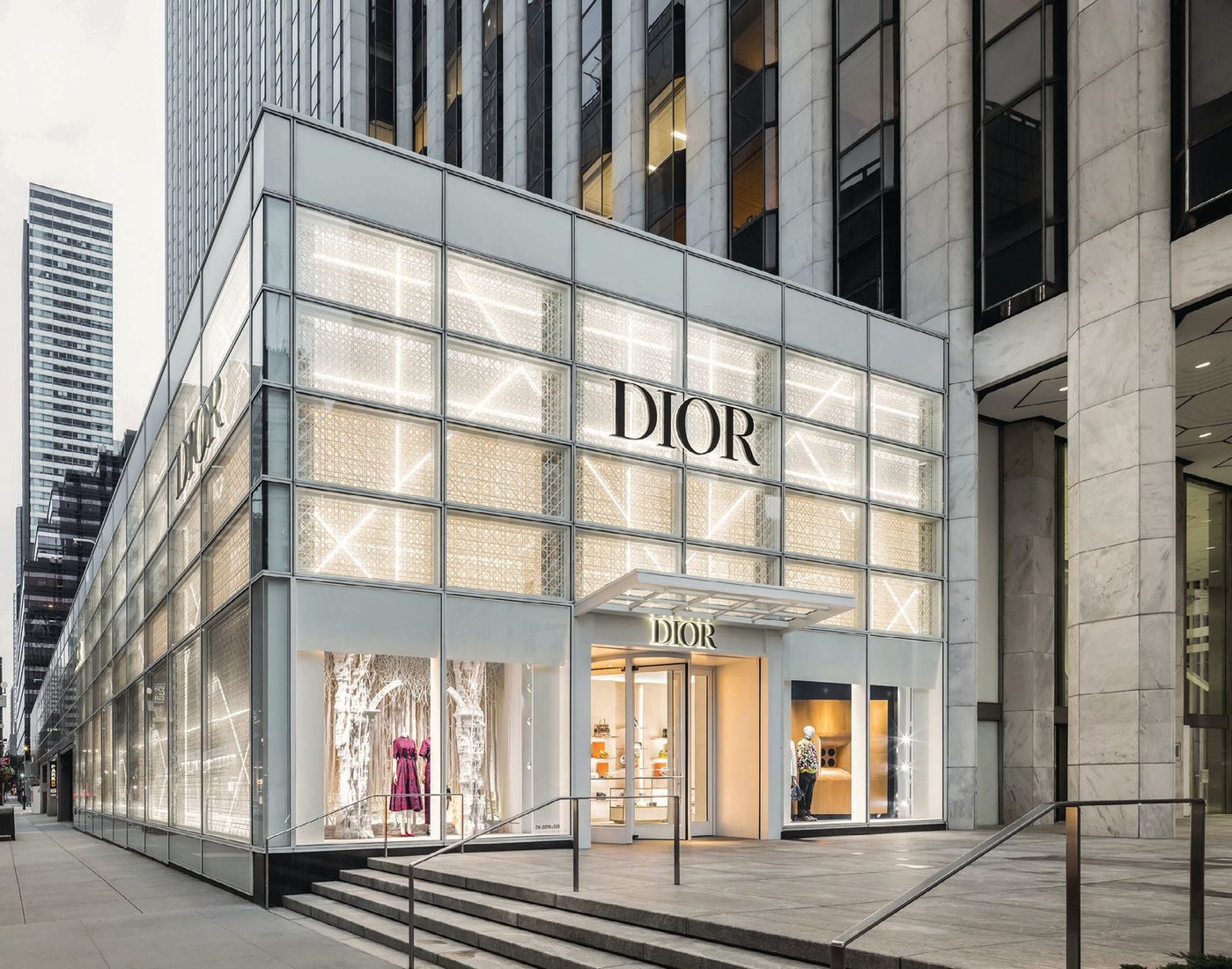 Inside Dior’s Fifth Avenue boutique, products are cross-merchandised, ushering in a novel display concept that launched in the Paris Champs-Elysée boutique. PHOTO BY PAUL VU