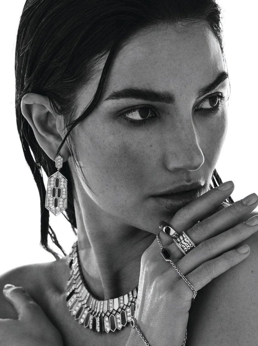 All jewelry by BVLGARI Hair by Harry Josh at Statement Artists Makeup by Carolina Gonzalez at A-Frame Agency Manicure by Kana Kishita PHOTO BY DAVID ROEMER/TRUNK ARCHIVE