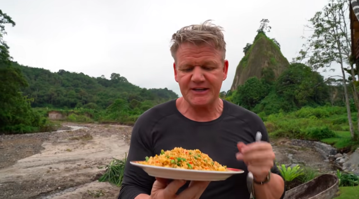 Gordon Ramsay makes Nasi Goreng fried rice in Indonesia