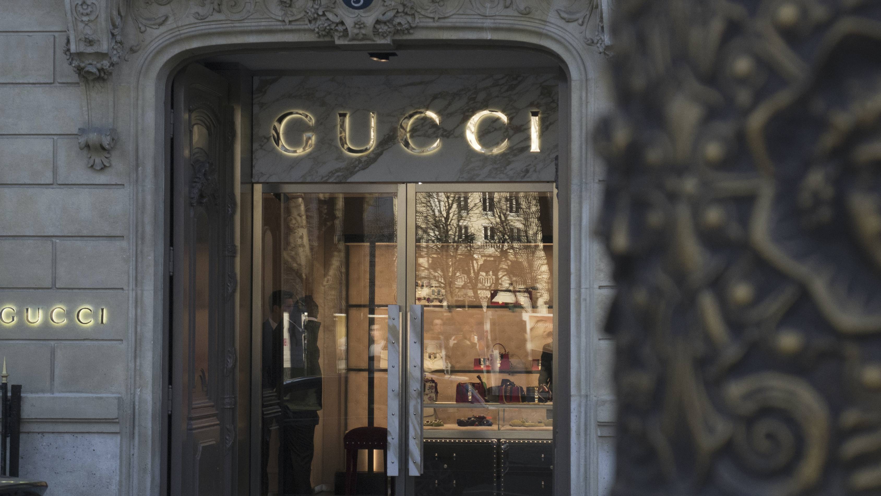 gucci store front in paris