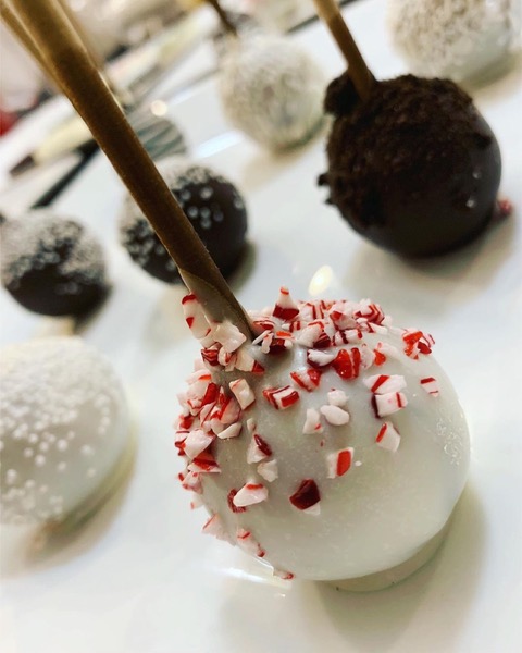 White chocolate and peppermint cakepops by Andrea Correale