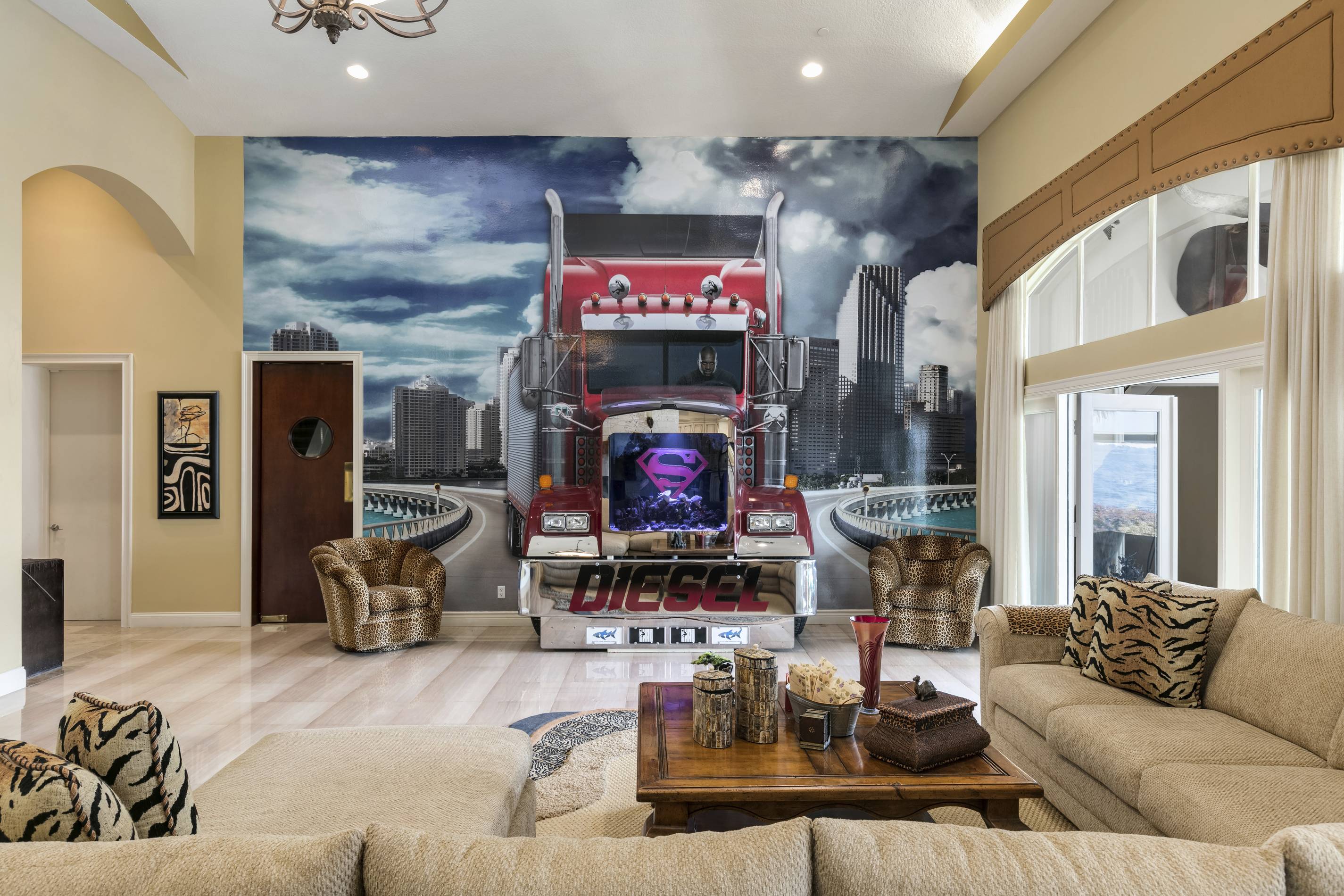 Shaq house in Florida, living room
