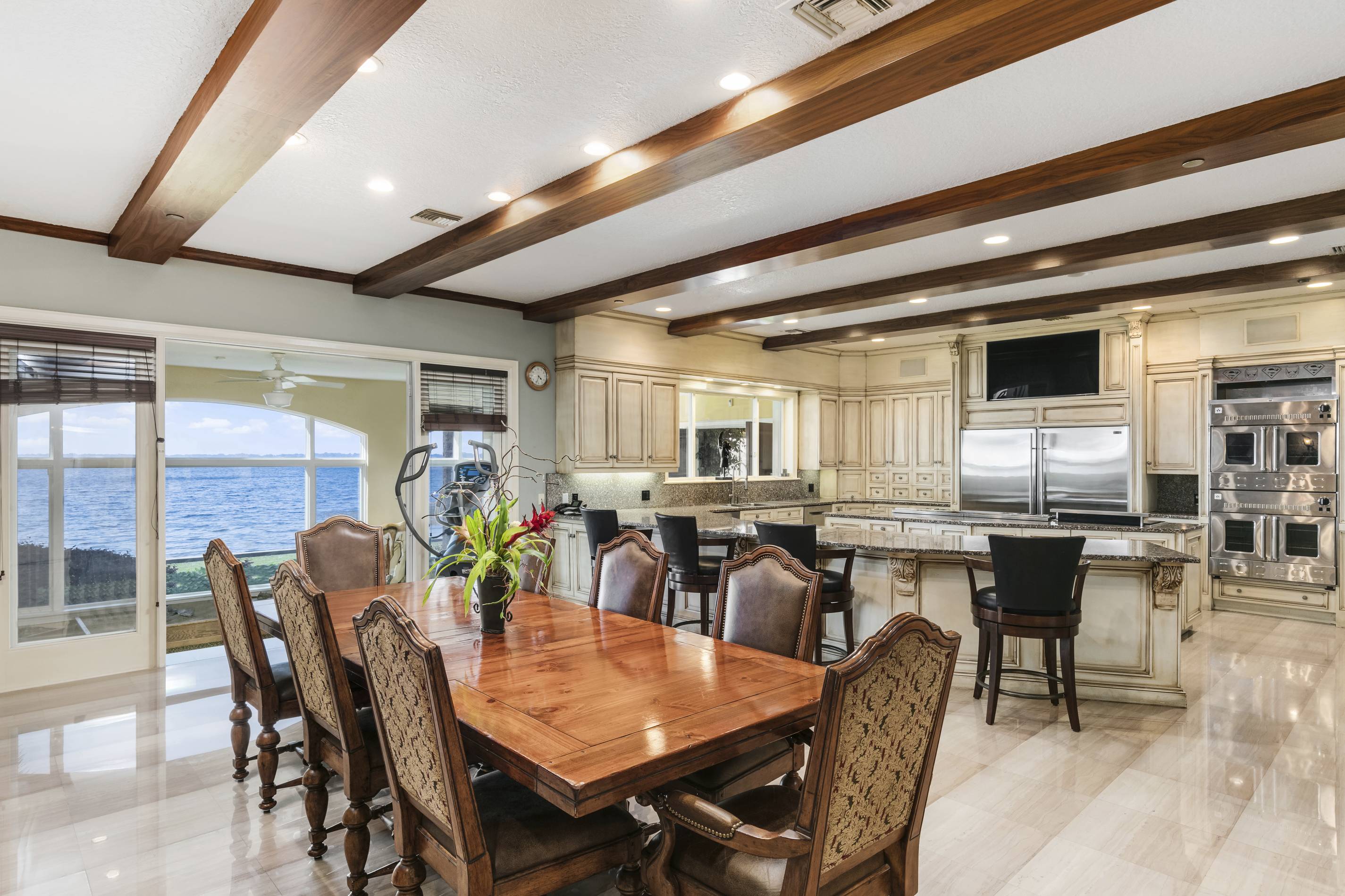 Shaq house in Florida, dining room
