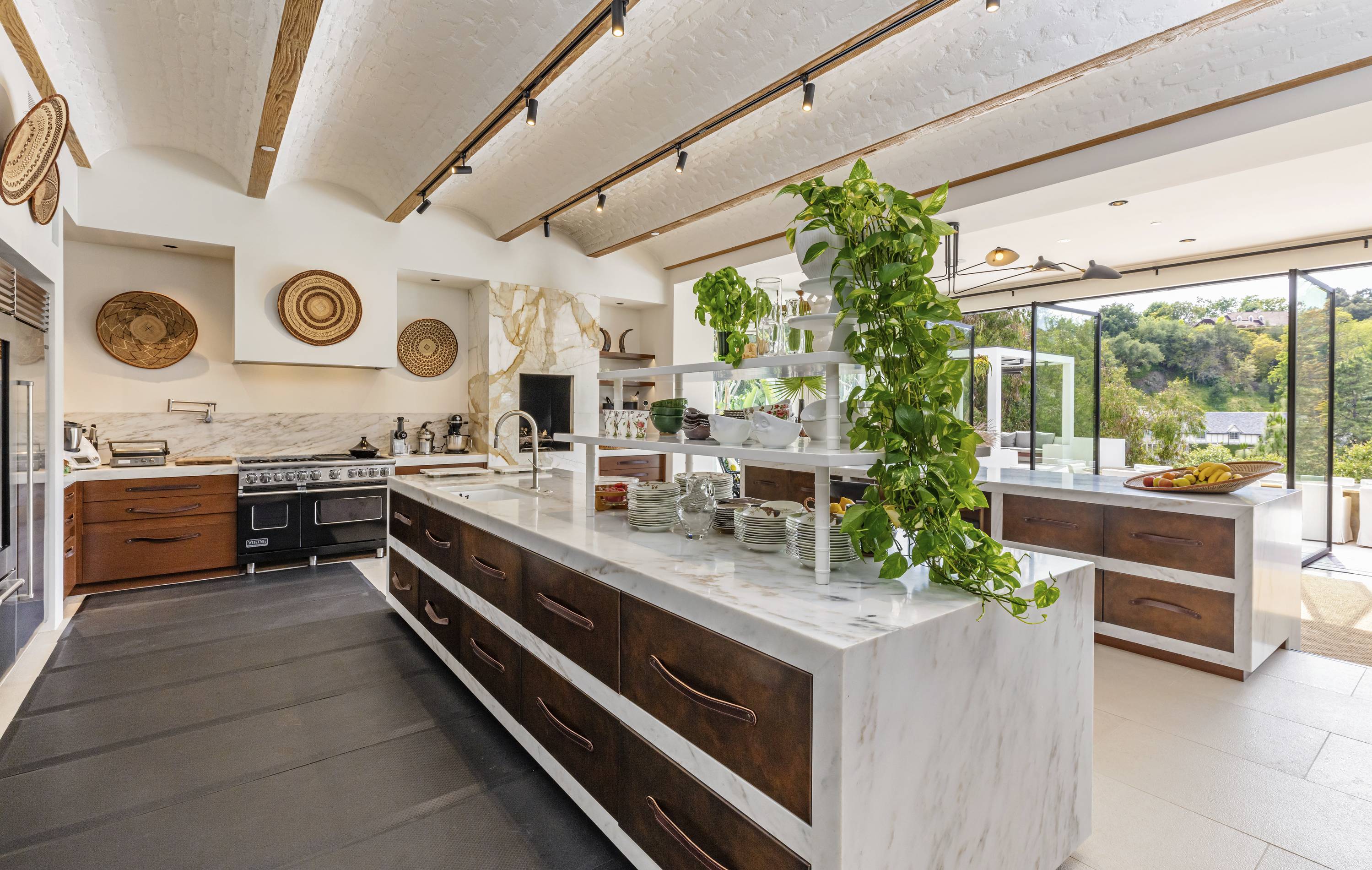 the Weeknd's house 534 Barnaby Road kitchen